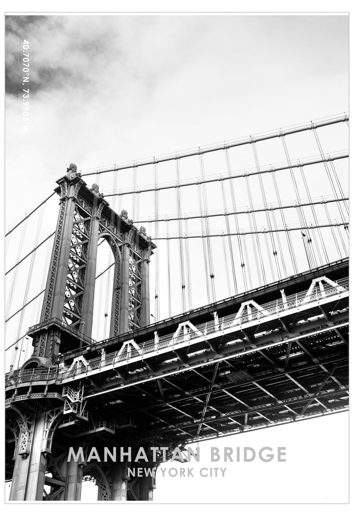 Black and white photo of the Manhattan Bridge in New York City