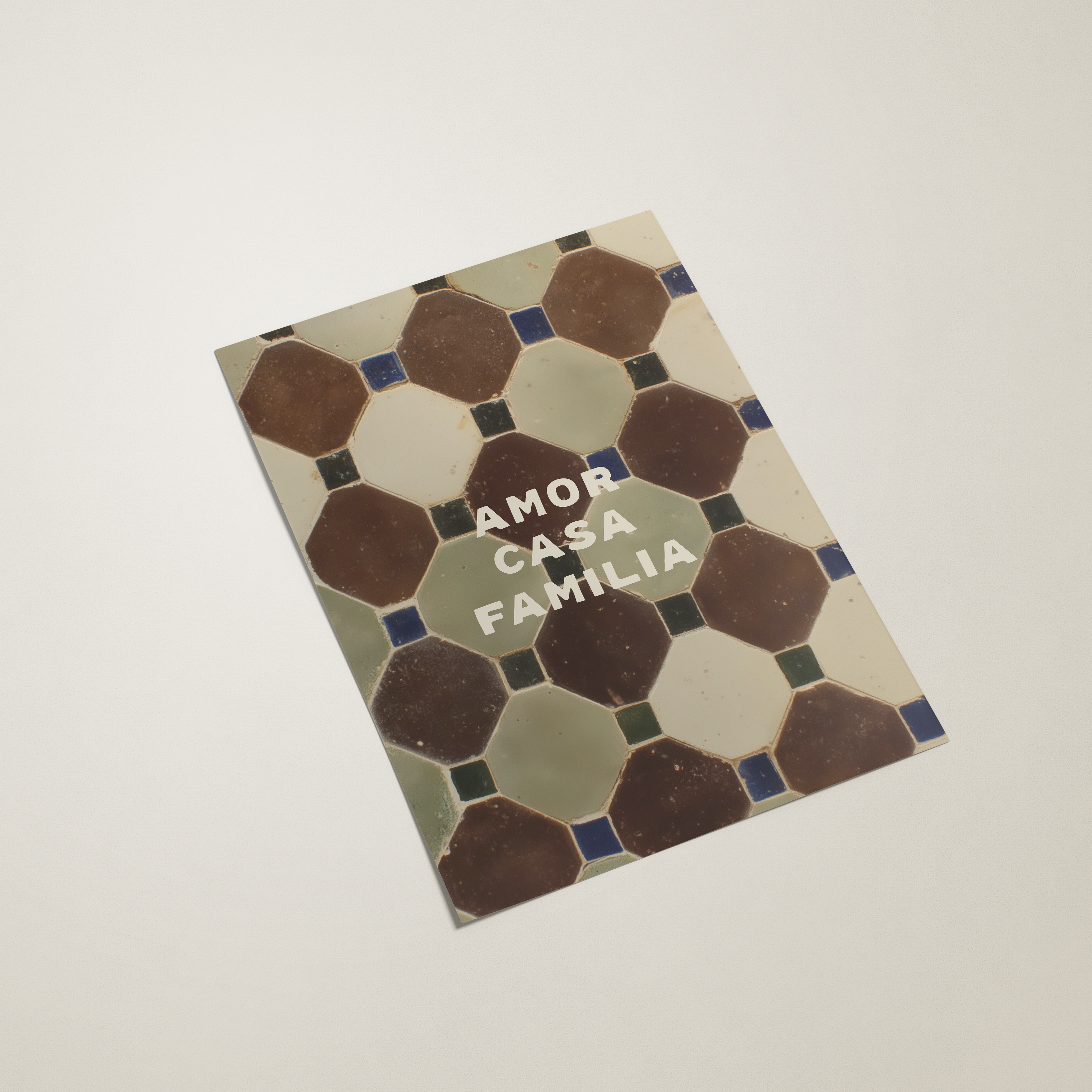 Poster with a patterned cover and 'Casa con Alma' text on a beige background