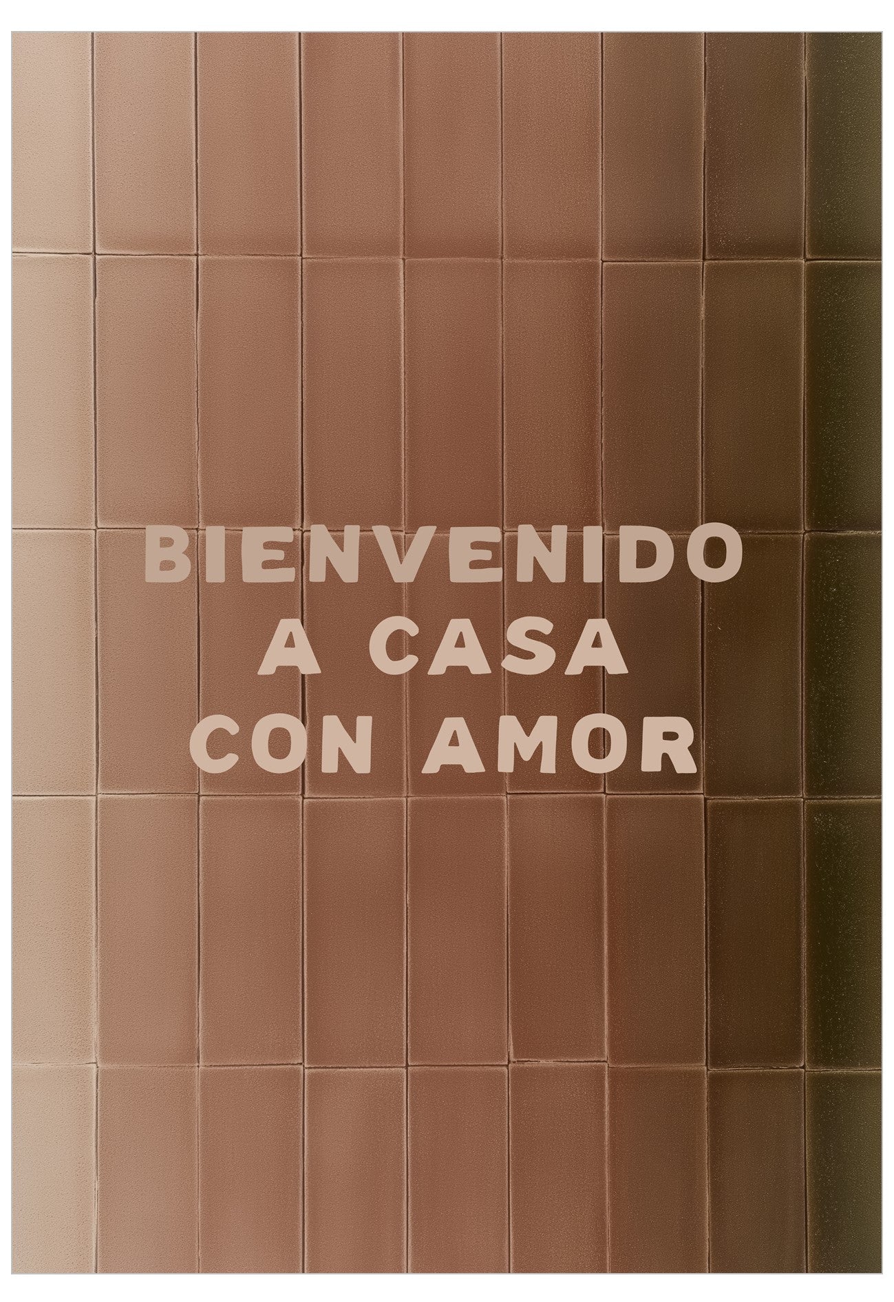 Brown tiled wall with white text 'BIENVENIDO A CASA CON AMOR'