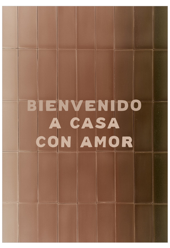 Brown tiled wall with white text 'BIENVENIDO A CASA CON AMOR'
