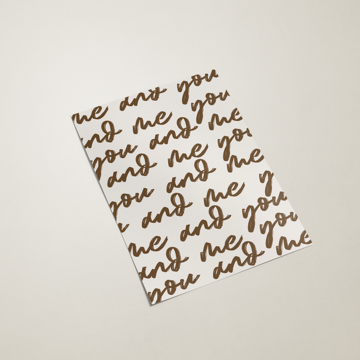 Card with 'I'm in love with you' text on a beige background